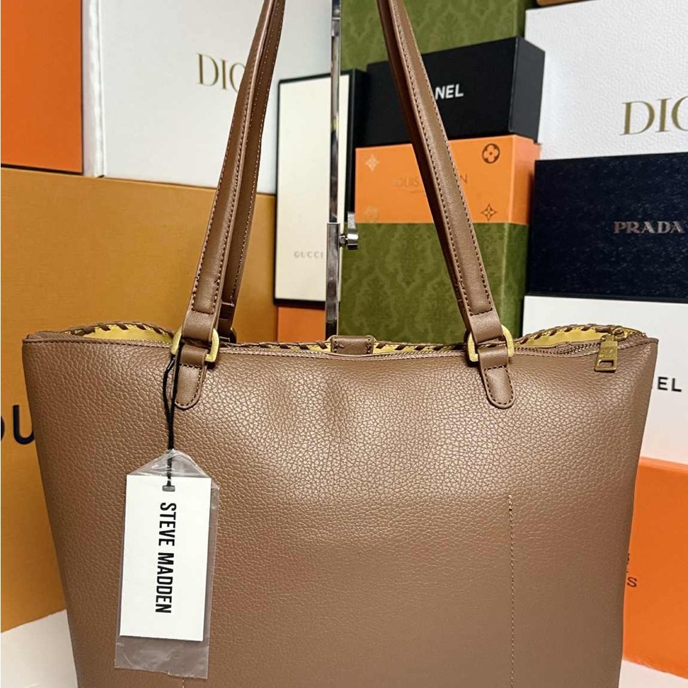 STEVE MADDEN Chic Tan Leather Tote with Gold Buckle - Picture 5 of 5